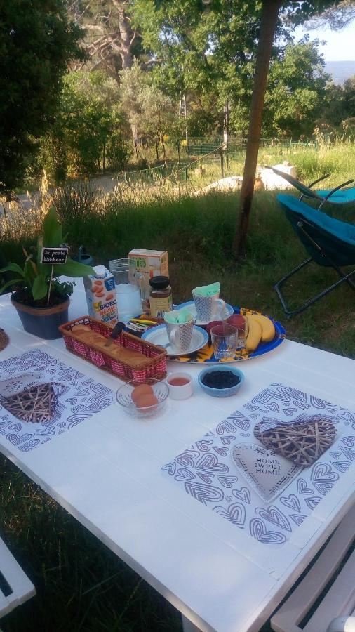 Villelaure Les Cigales B&B 외부 사진