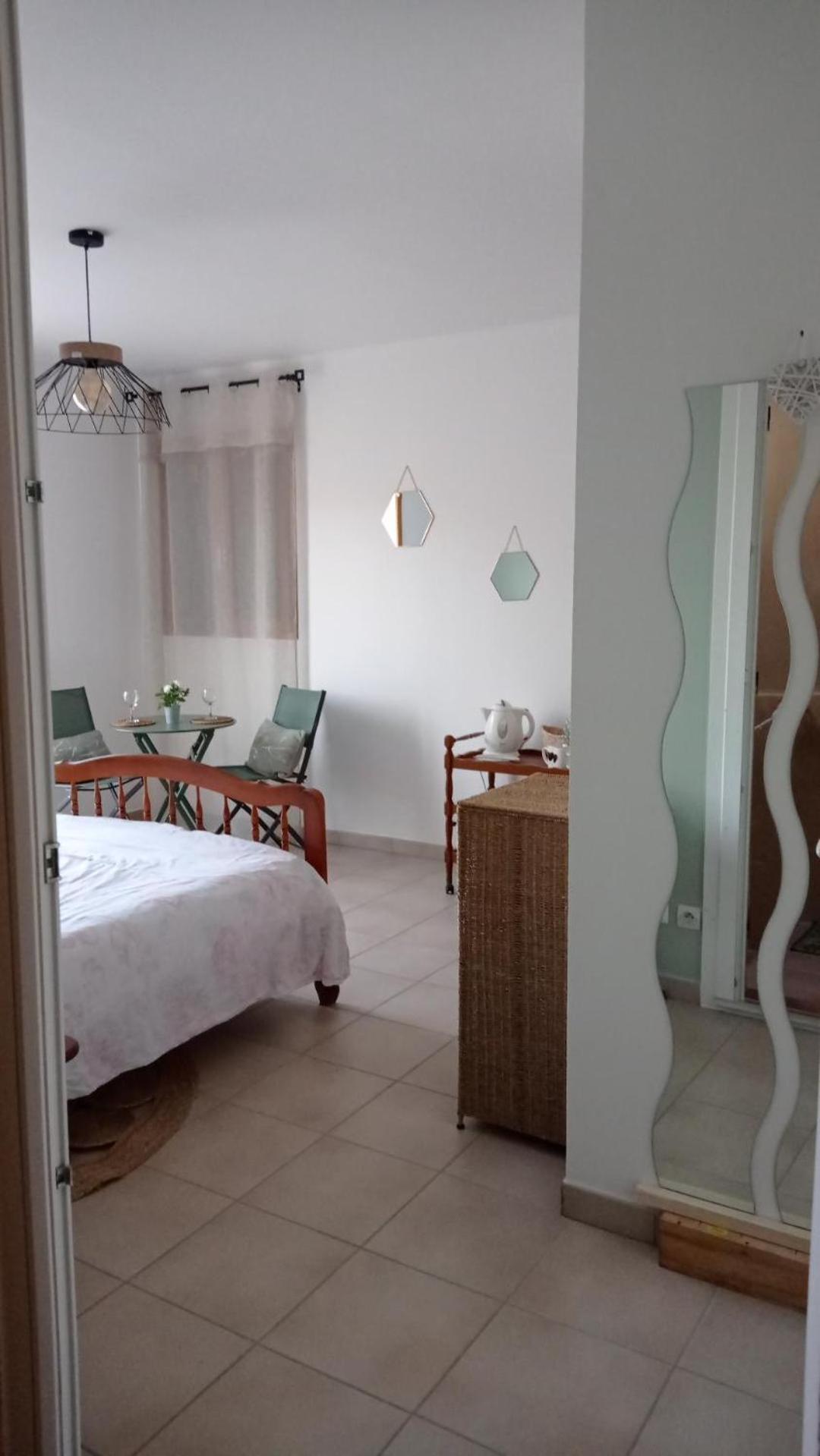 Villelaure Les Cigales B&B 외부 사진
